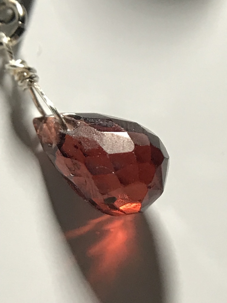 ガーネットとクロスのイヤーカフ