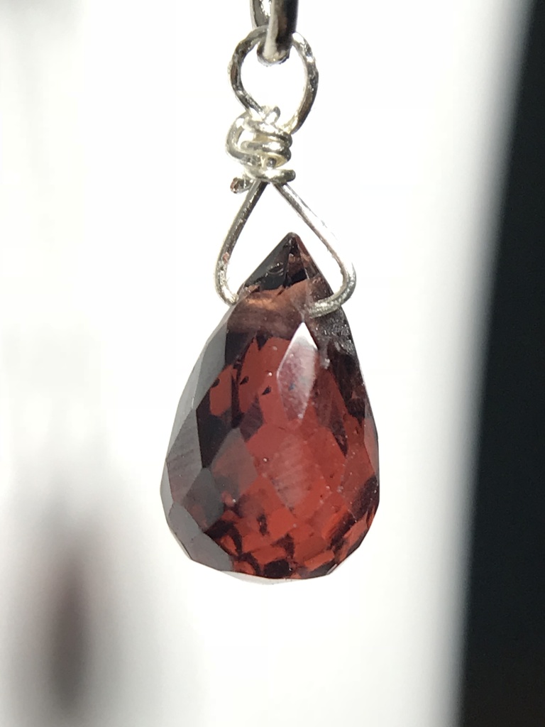 ガーネットとクロスのイヤーカフ