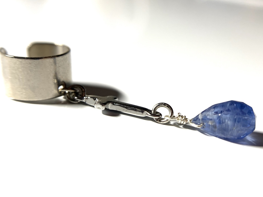 【再販】カイヤナイトとクロスのイヤーカフ