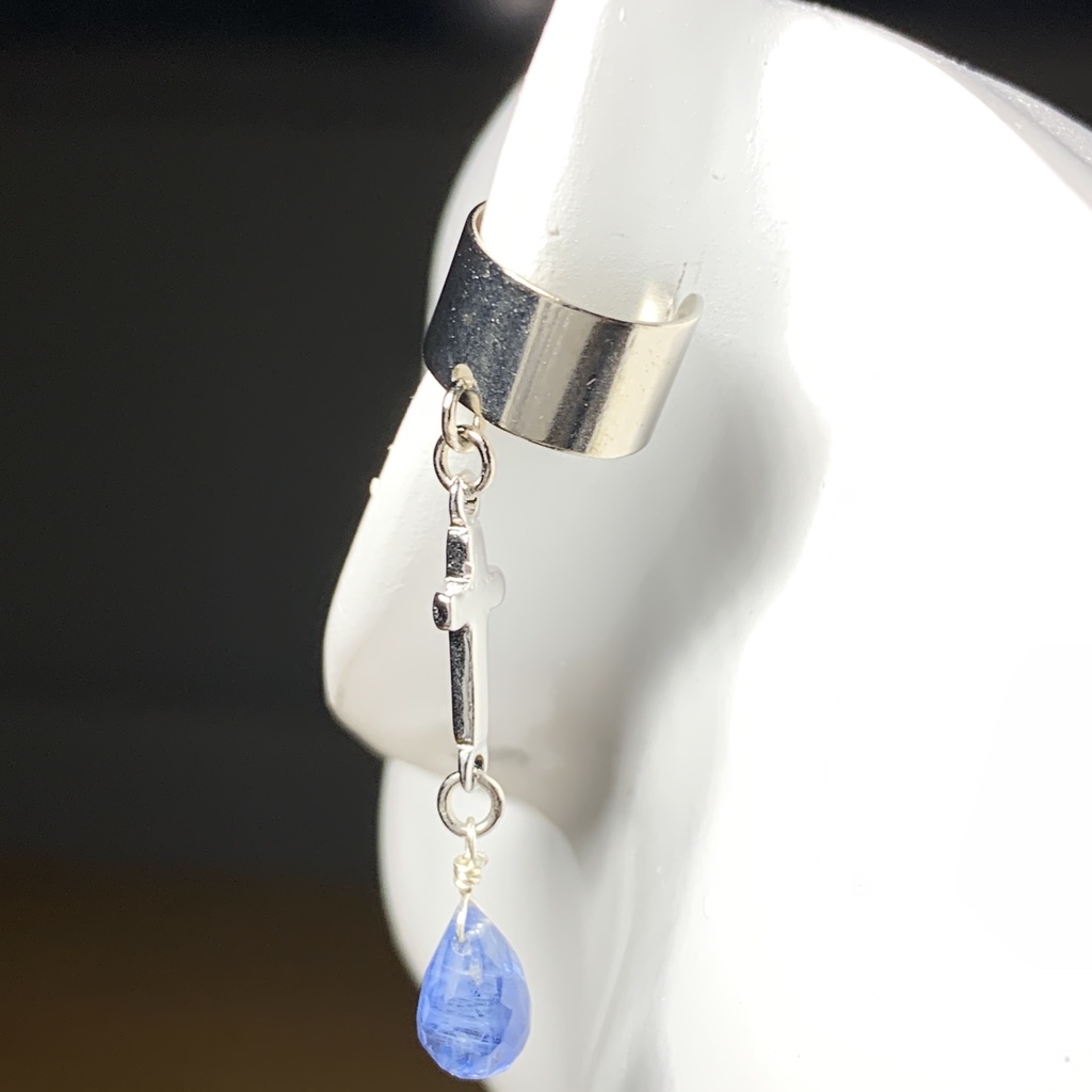 【再販】カイヤナイトとクロスのイヤーカフ