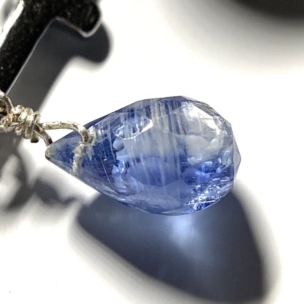 【再販】カイヤナイトとクロスのイヤーカフ