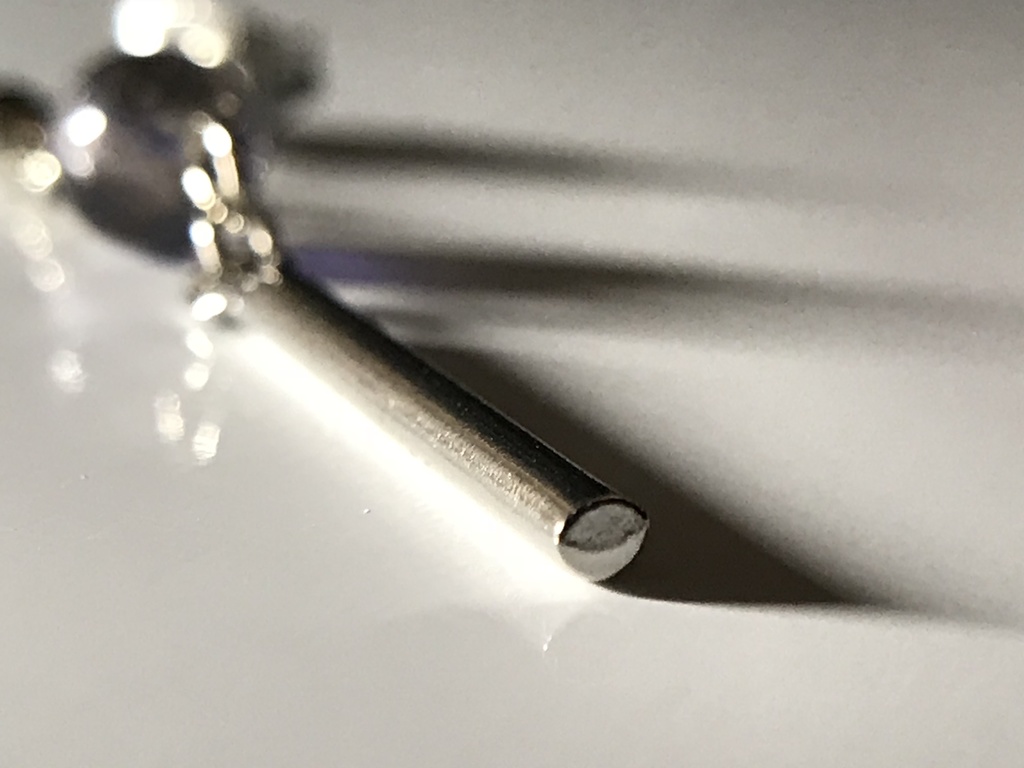 【試作品】【1個売り】アイオライトとスティックのピアス