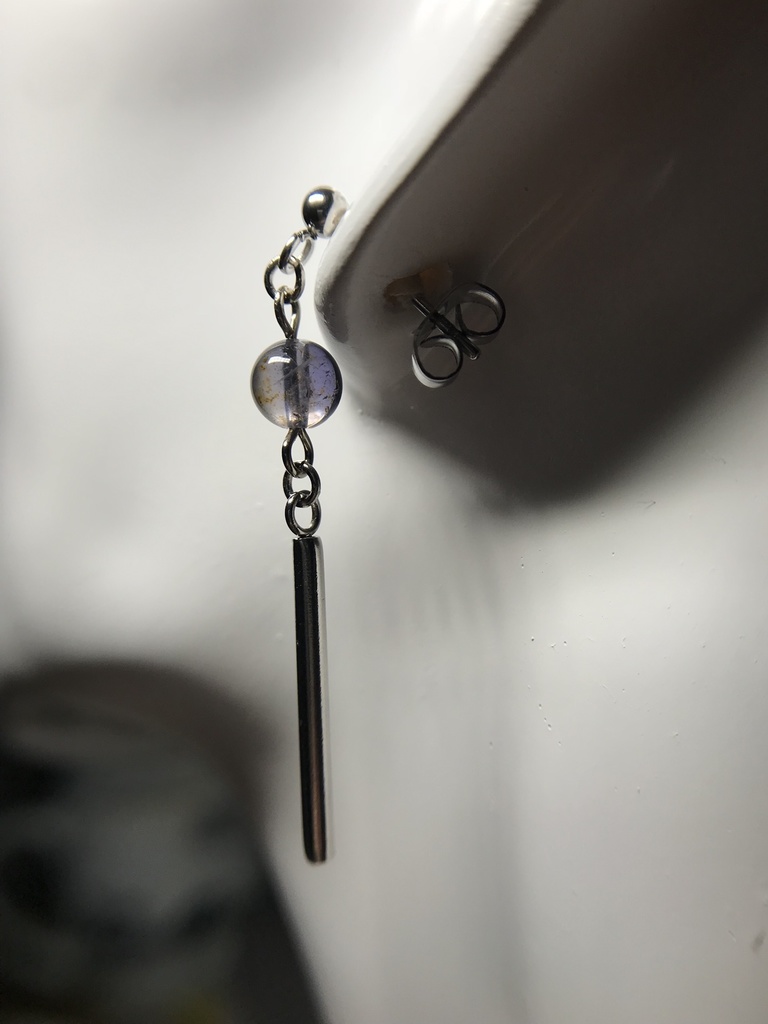 【試作品】【1個売り】アイオライトとスティックのピアス