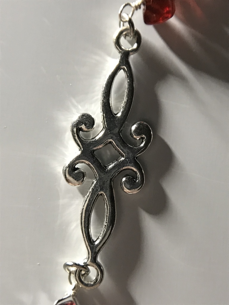 【試作品】ガーネットのさざれとペアシェイプ型ルースのしおり