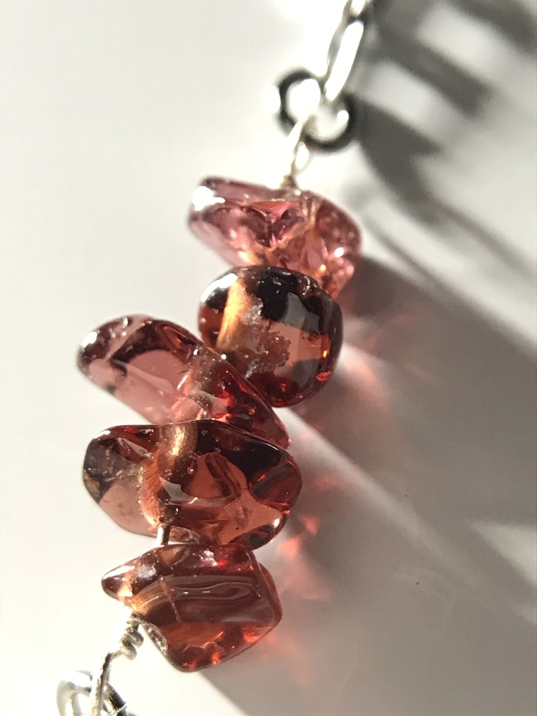 【試作品】ガーネットのさざれとペアシェイプ型ルースのしおり