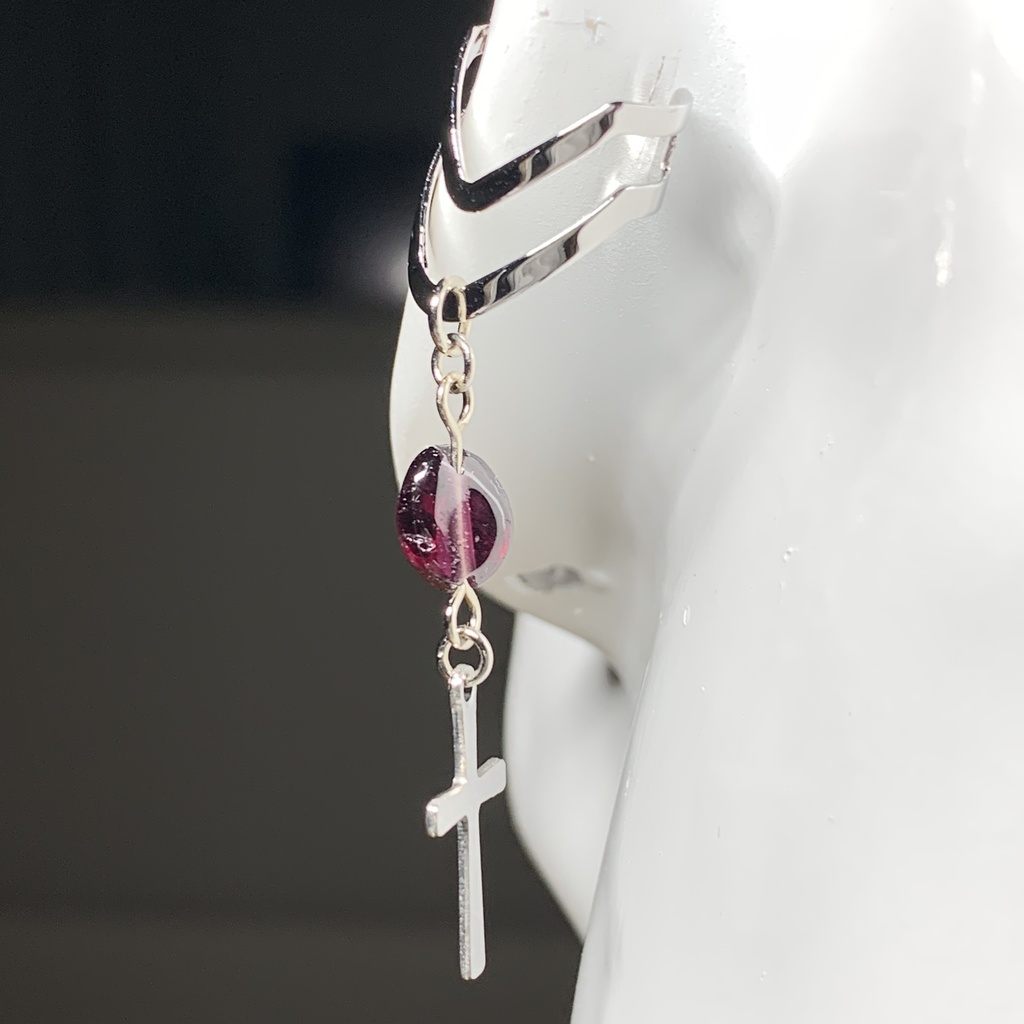 【再販】ガーネットとクロスのイヤーカフ