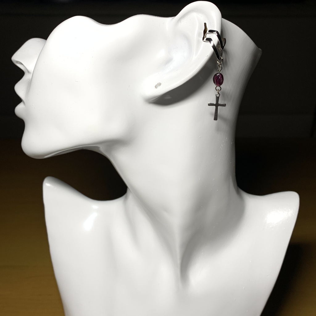 【再販】ガーネットとクロスのイヤーカフ