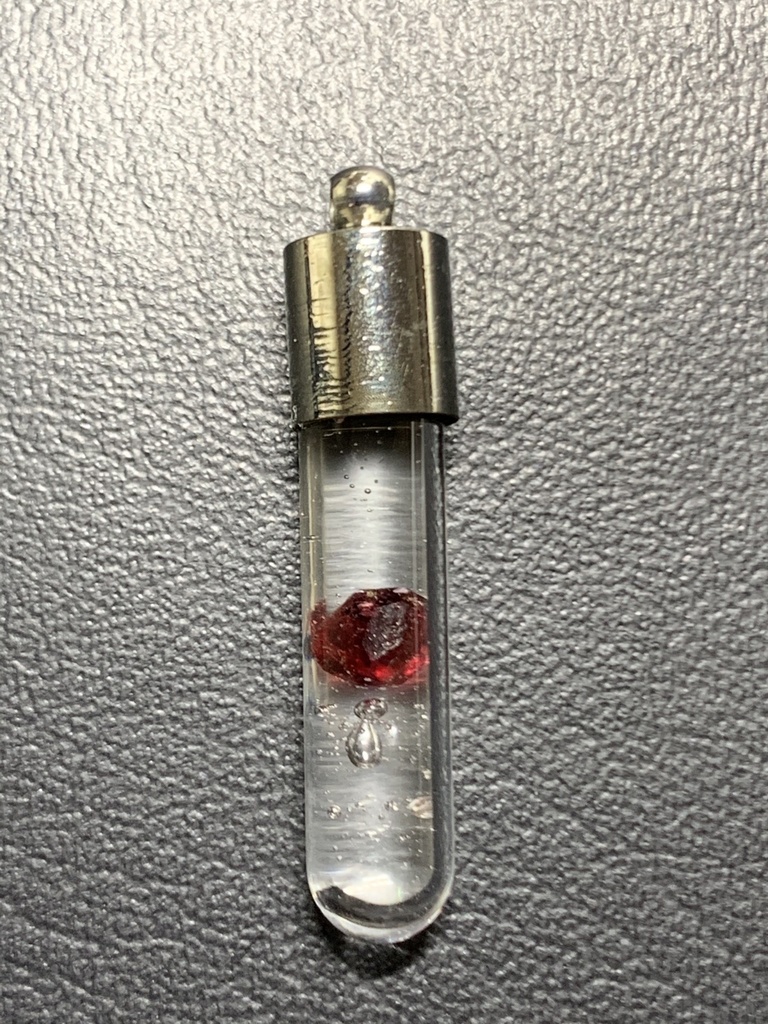 ガーネット入り試験管(中)C