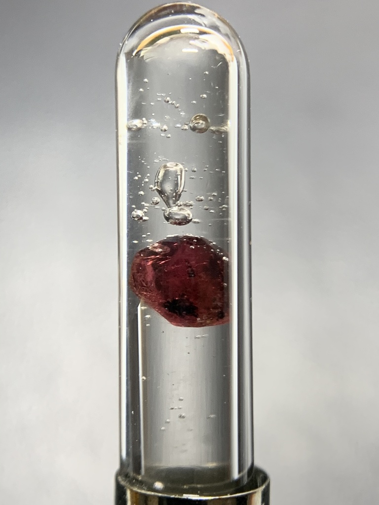 ガーネット入り試験管(中)C