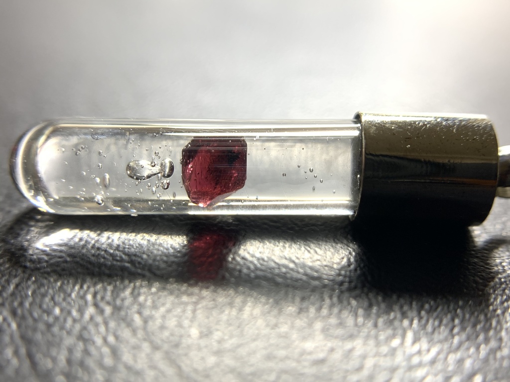 ガーネット入り試験管(中)C