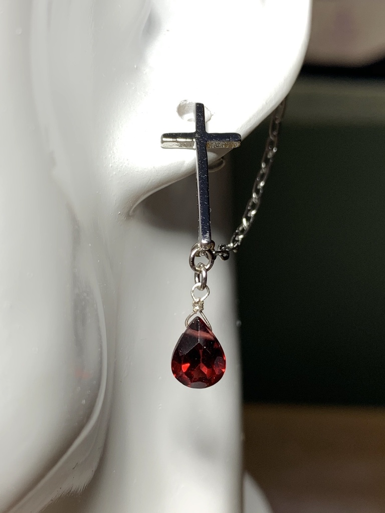 【1個売り】ガーネットとクロスのピアス&イヤーカフ