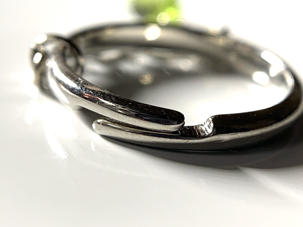 ペリドットとチェーンのリング