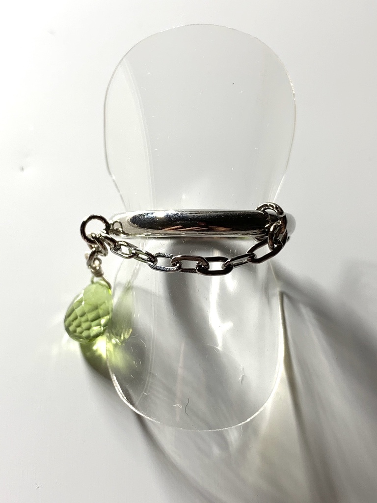 ペリドットとチェーンのリング