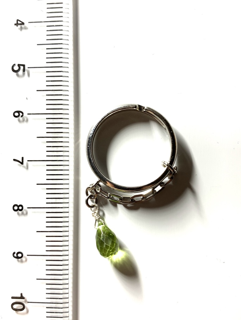 ペリドットとチェーンのリング