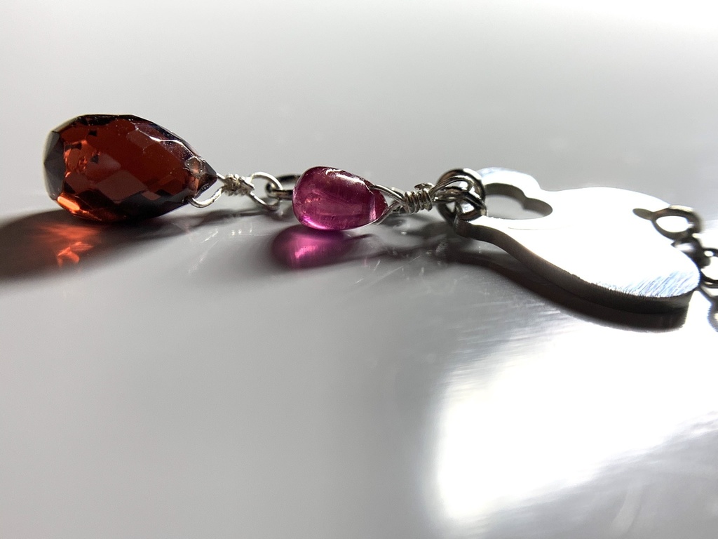 【1個売り】ガーネットとルビーとダブルハートのピアス