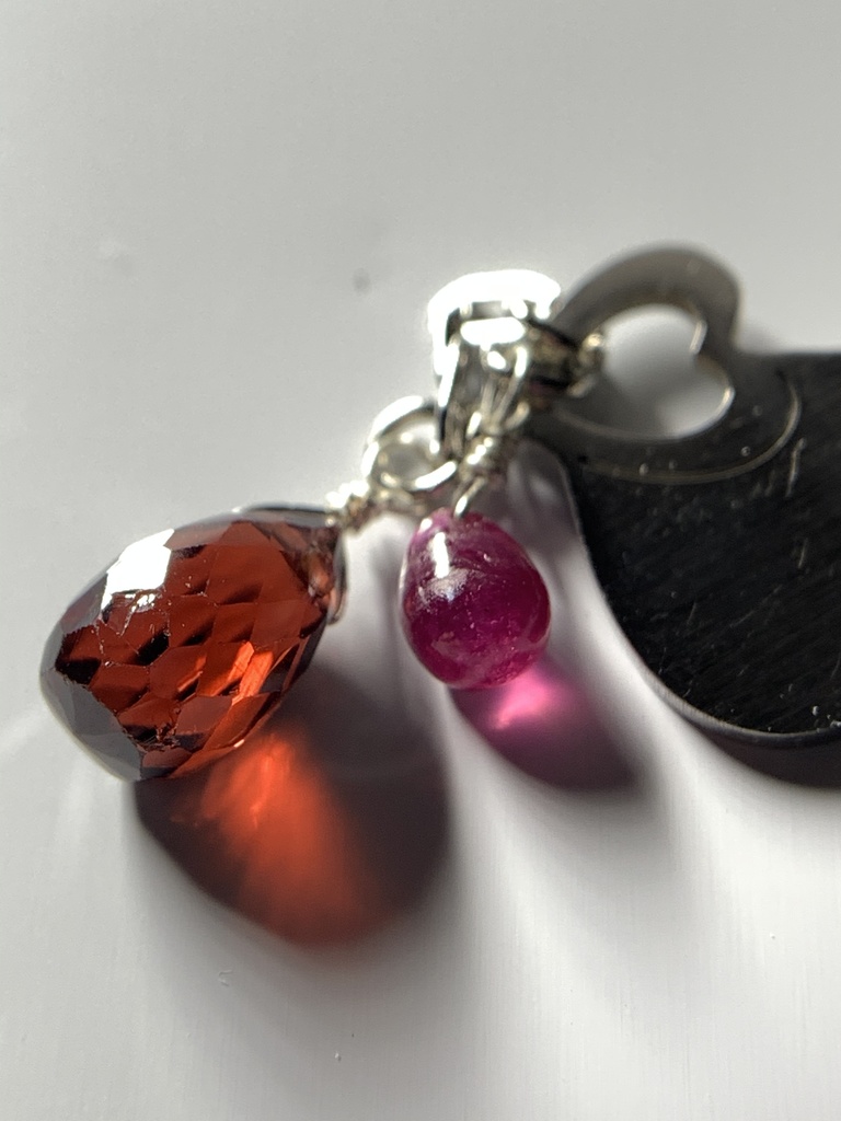 【1個売り】ガーネットとルビーとダブルハートのピアス