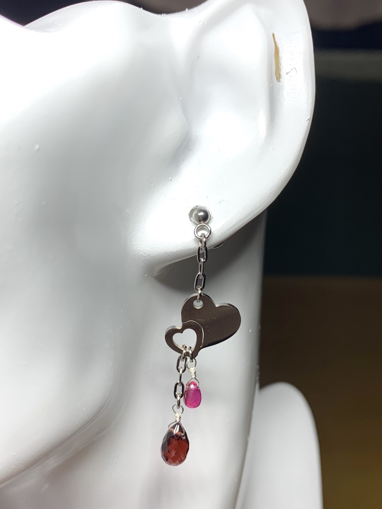 【1個売り】ガーネットとルビーとダブルハートのピアス