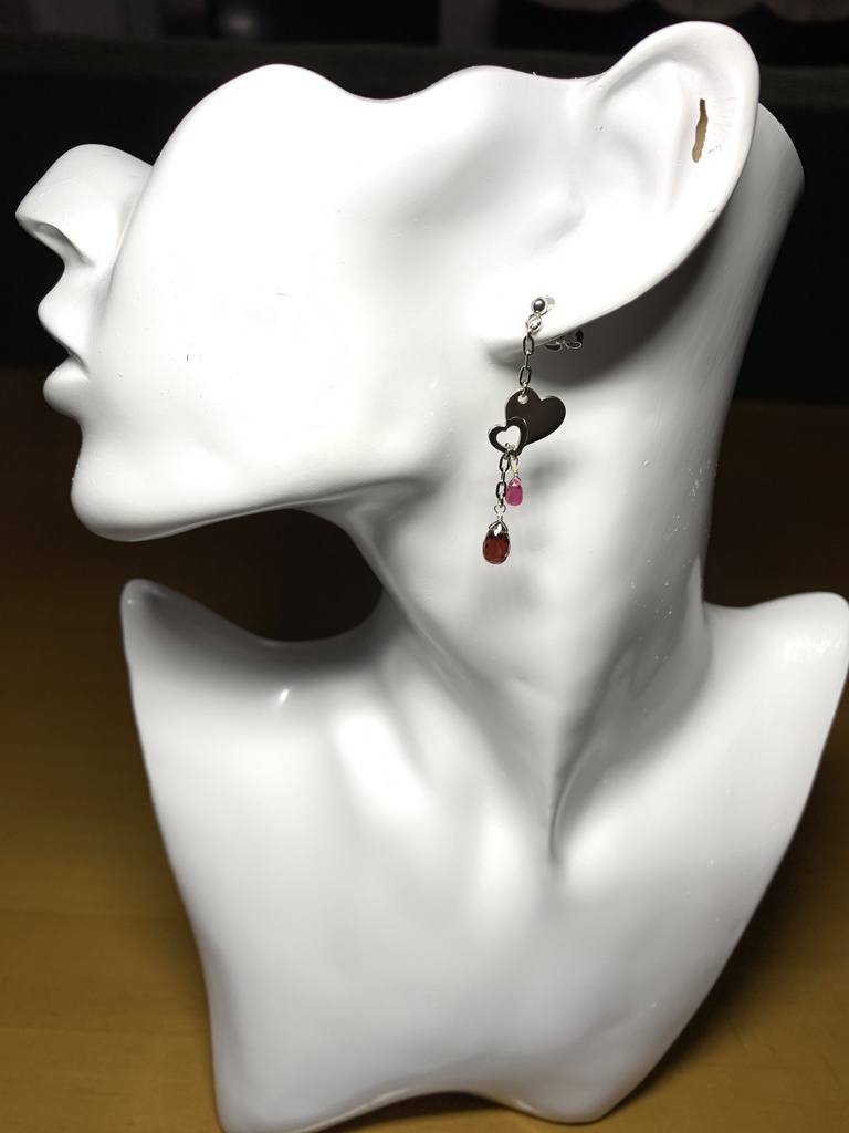 【1個売り】ガーネットとルビーとダブルハートのピアス