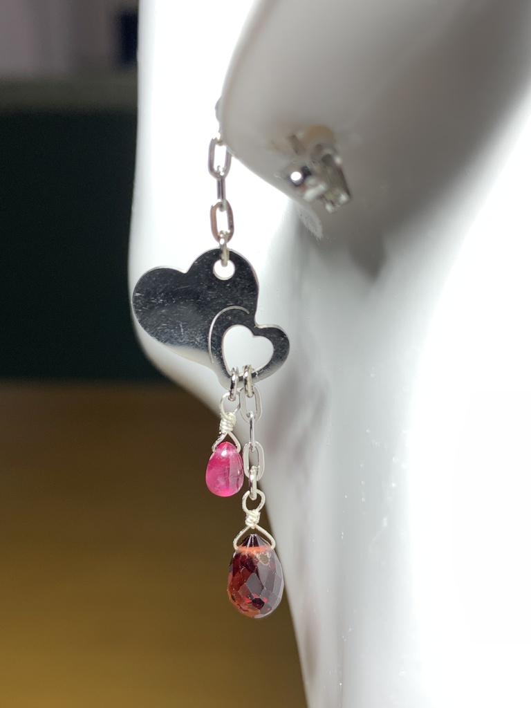 【1個売り】ガーネットとルビーとダブルハートのピアス