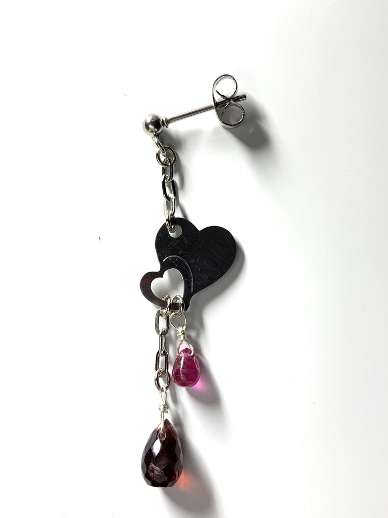 【1個売り】ガーネットとルビーとダブルハートのピアス