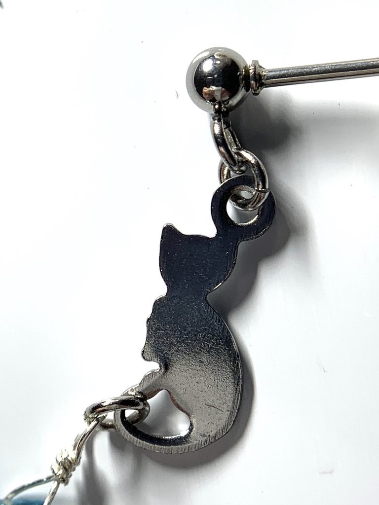 【再販】【1個売り】ブルーアパタイトとネコのピアス