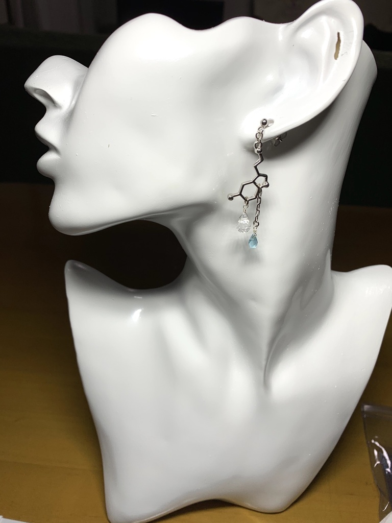 【再販】【1個売り】セロトニンと水晶とアパタイトのピアス