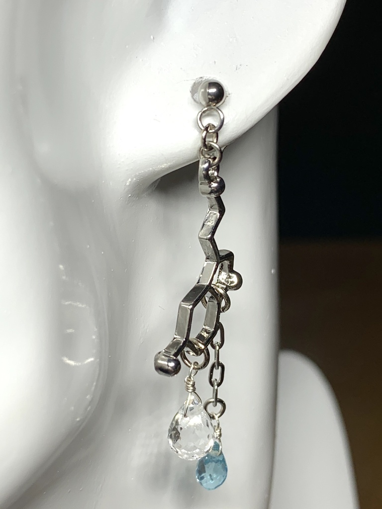 【再販】【1個売り】セロトニンと水晶とアパタイトのピアス