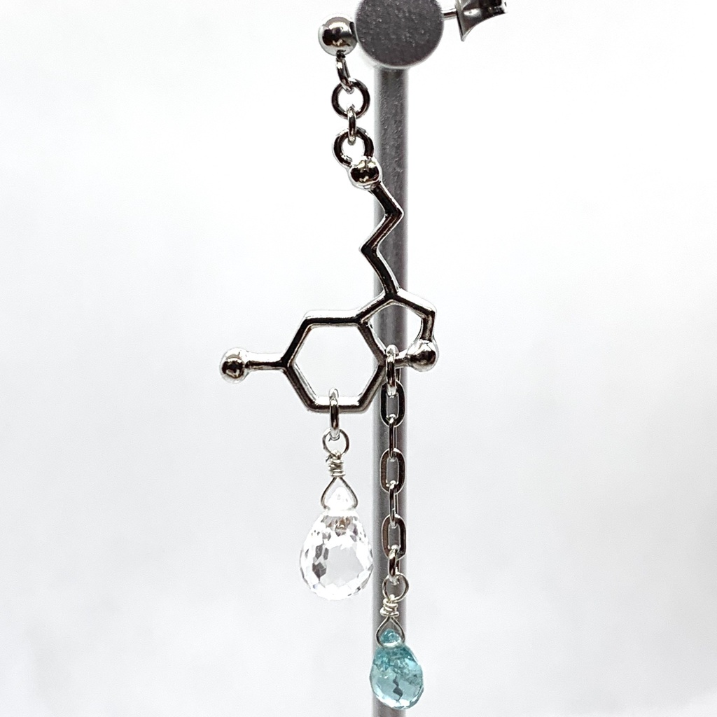 【再販】【1個売り】セロトニンと水晶とアパタイトのピアス