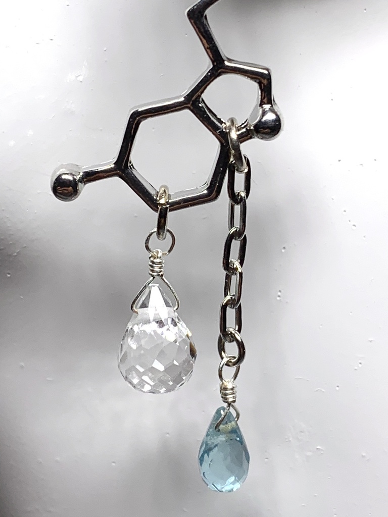 【再販】【1個売り】セロトニンと水晶とアパタイトのピアス