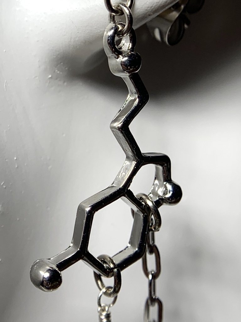 【再販】【1個売り】セロトニンと水晶とアパタイトのピアス