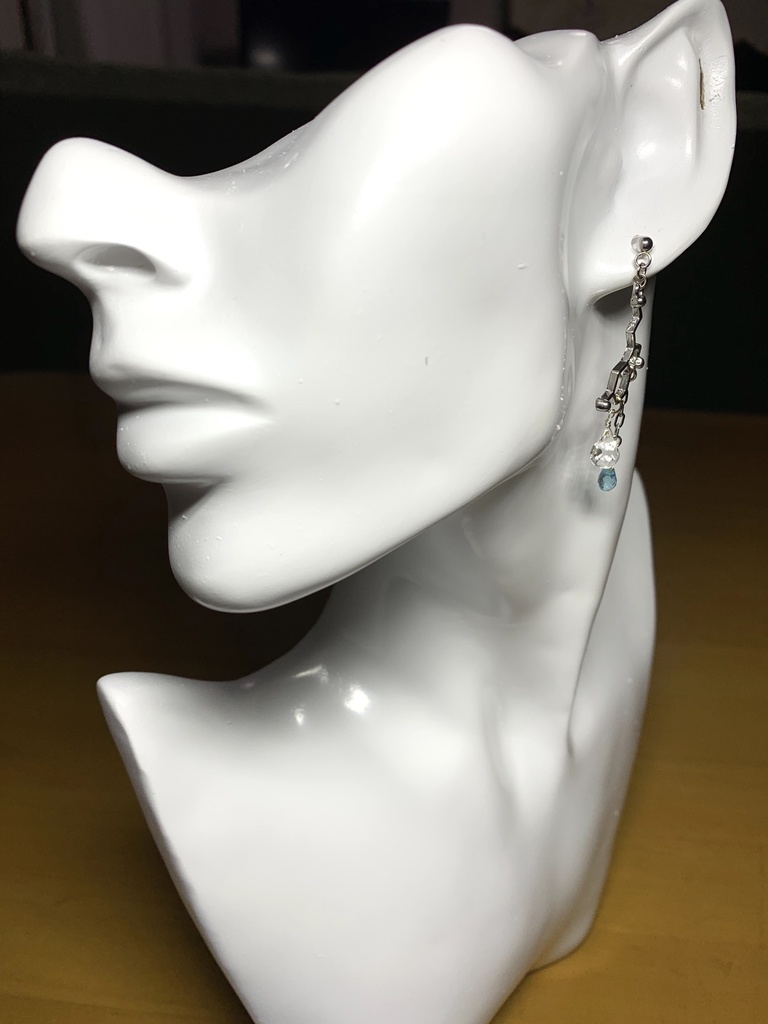 【再販】【1個売り】セロトニンと水晶とアパタイトのピアス