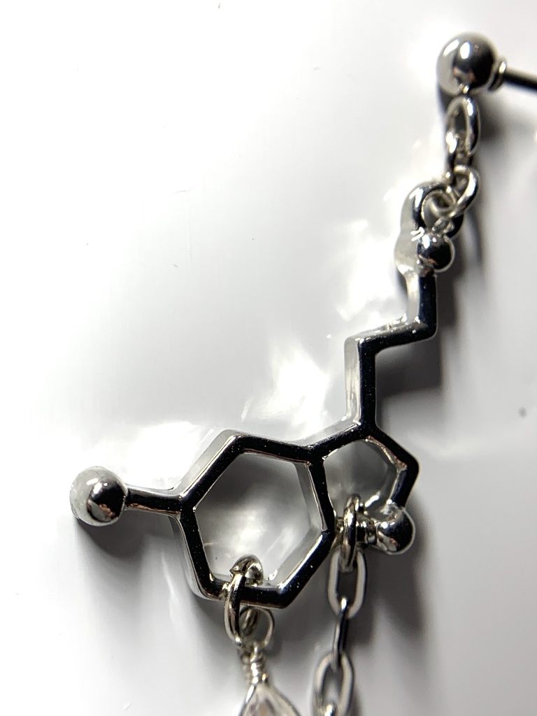 【再販】【1個売り】セロトニンと水晶とアパタイトのピアス