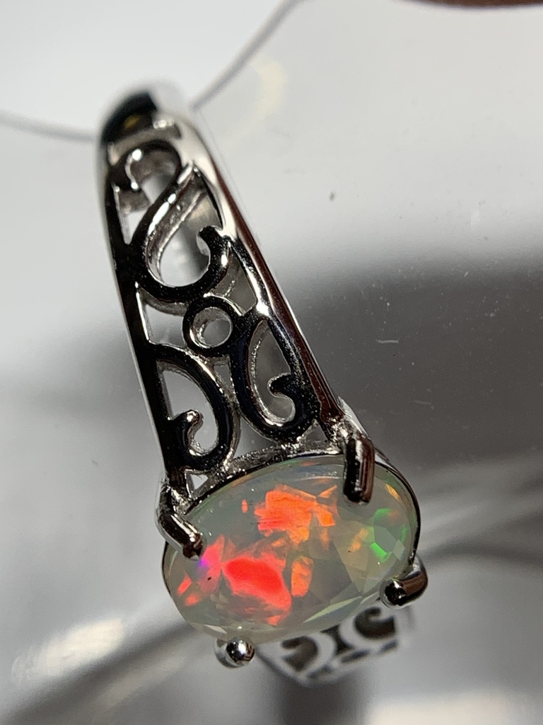 オパールのアラベスク調リング