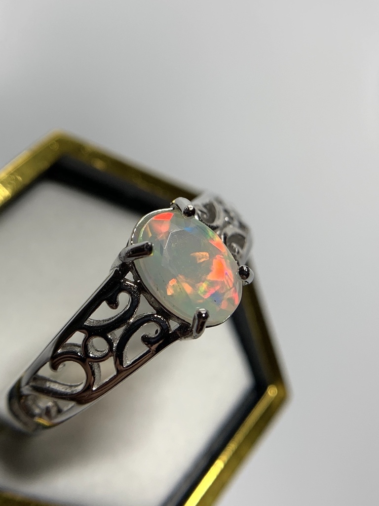 オパールのアラベスク調リング