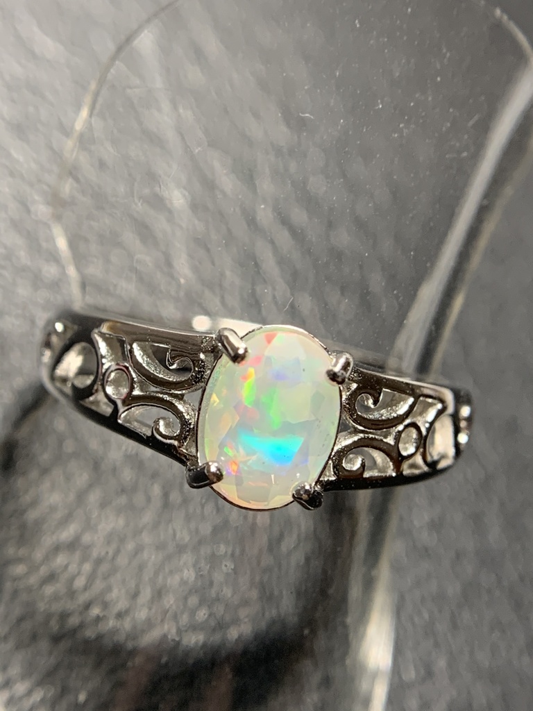 オパールのアラベスク調リング