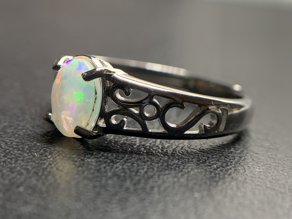 オパールのアラベスク調リング
