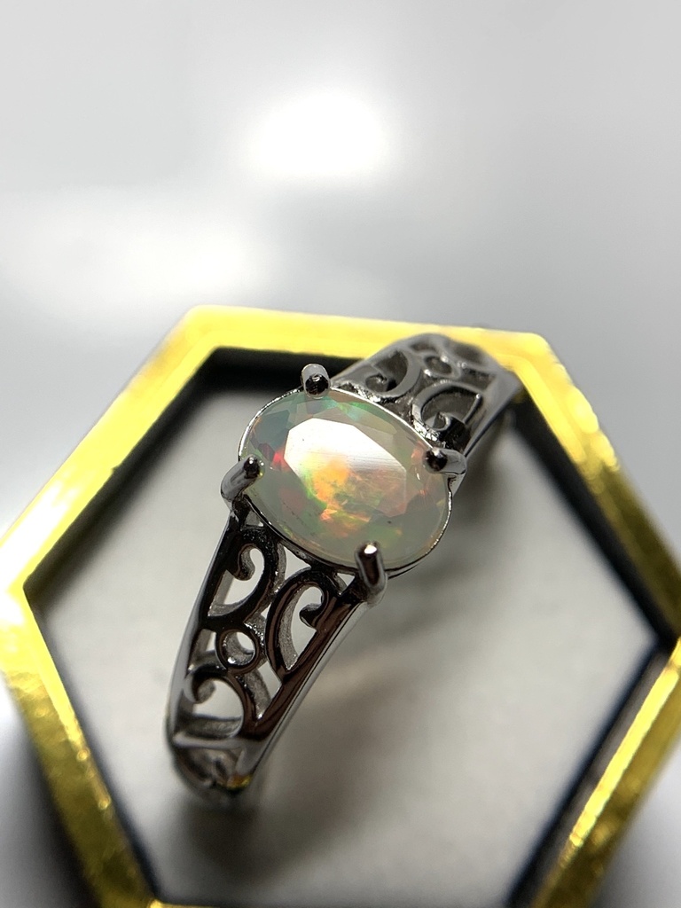オパールのアラベスク調リング
