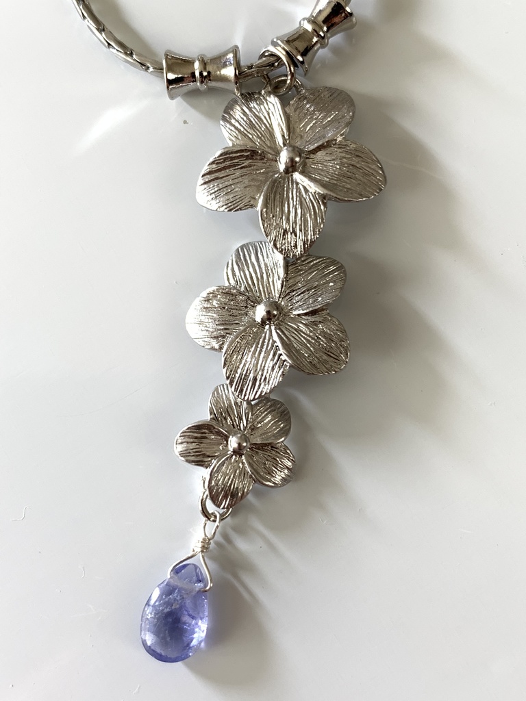 タンザナイトと紫陽花のネックレス