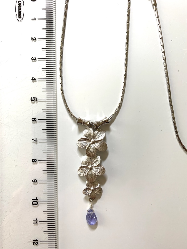 タンザナイトと紫陽花のネックレス