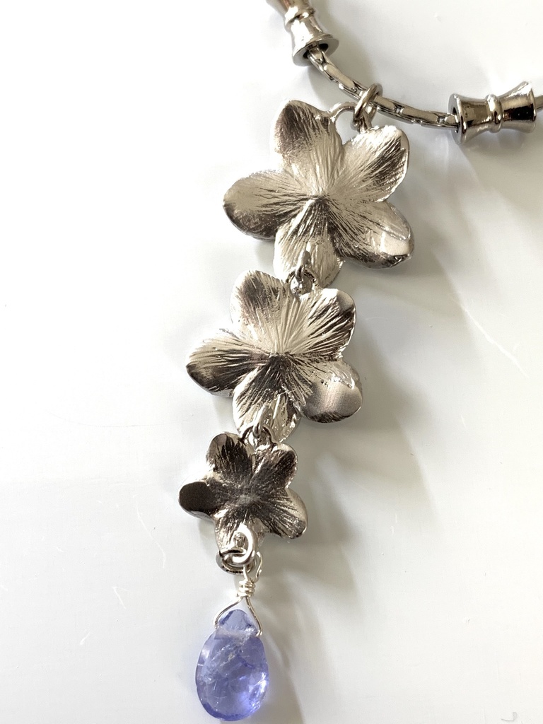 タンザナイトと紫陽花のネックレス