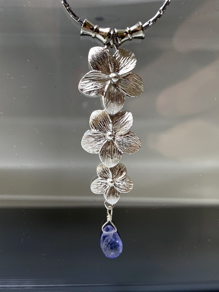 タンザナイトと紫陽花のネックレス