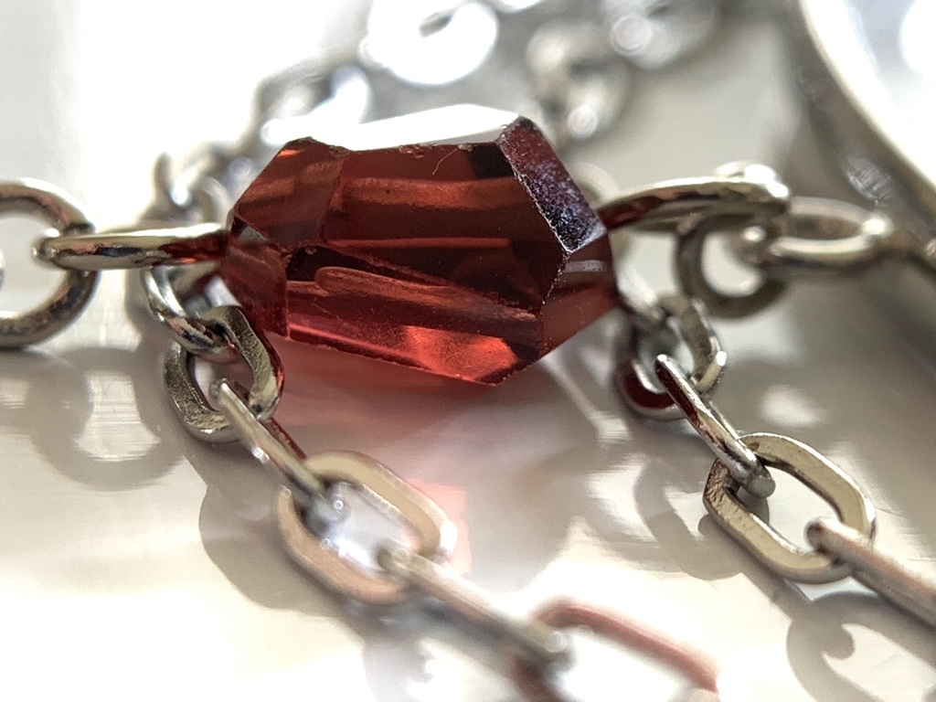 ガーネットとクロスのバングル