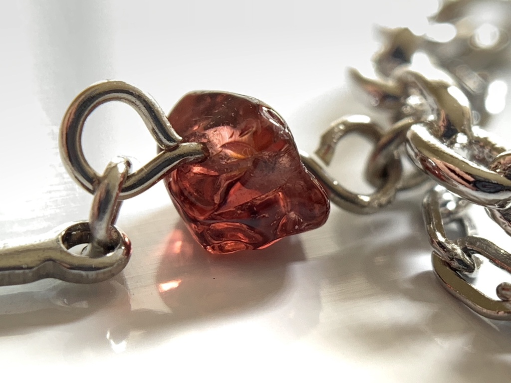 ガーネットとクロスのチェーンリング