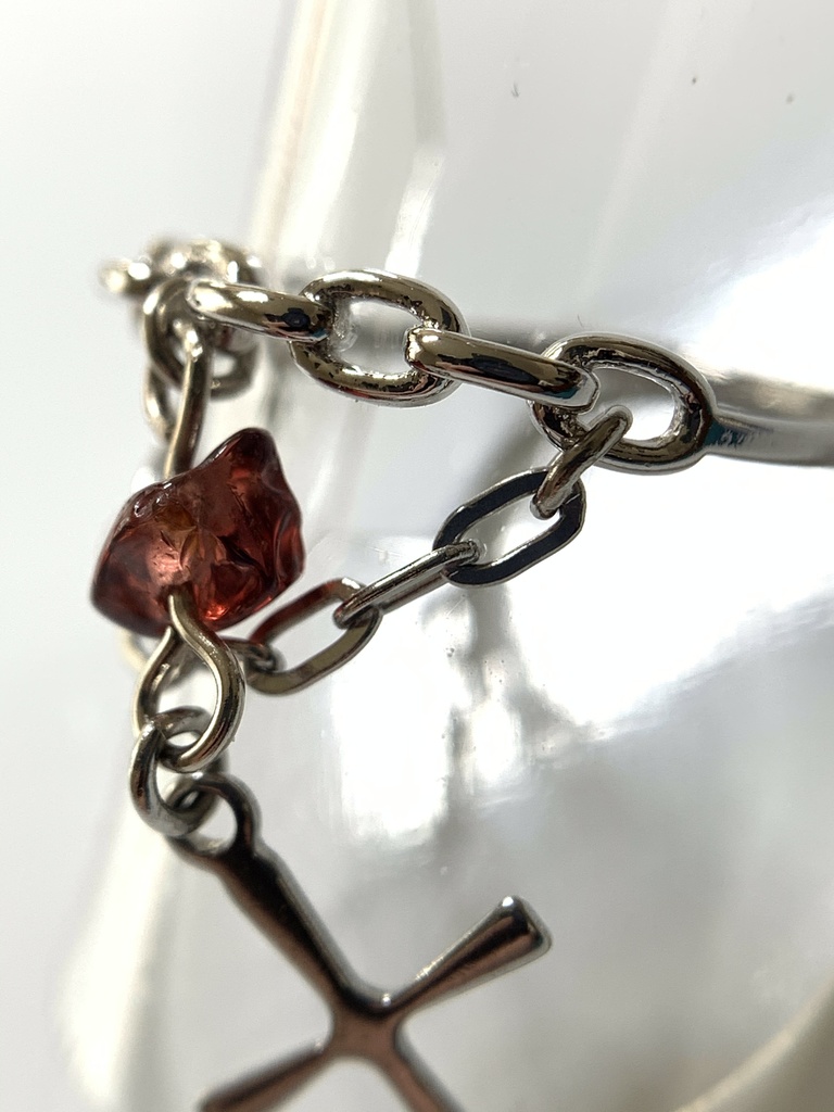 ガーネットとクロスのチェーンリング