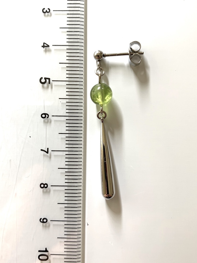 【再販】【1個売り】ペリドットとドロップのピアス