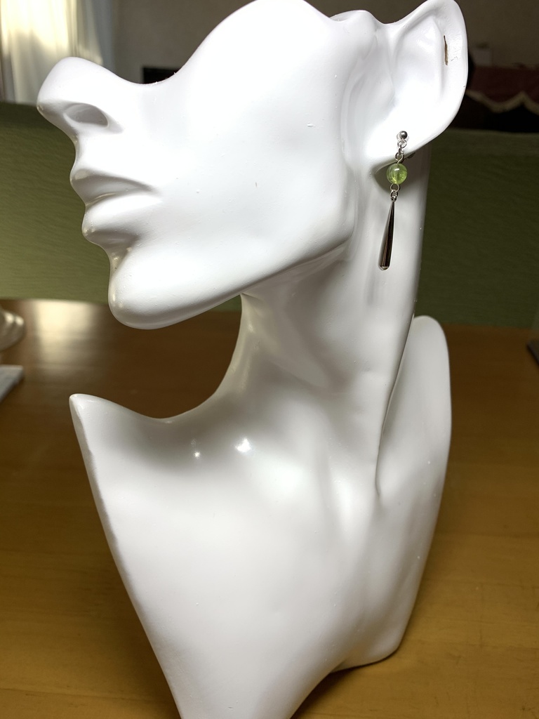 【再販】【1個売り】ペリドットとドロップのピアス