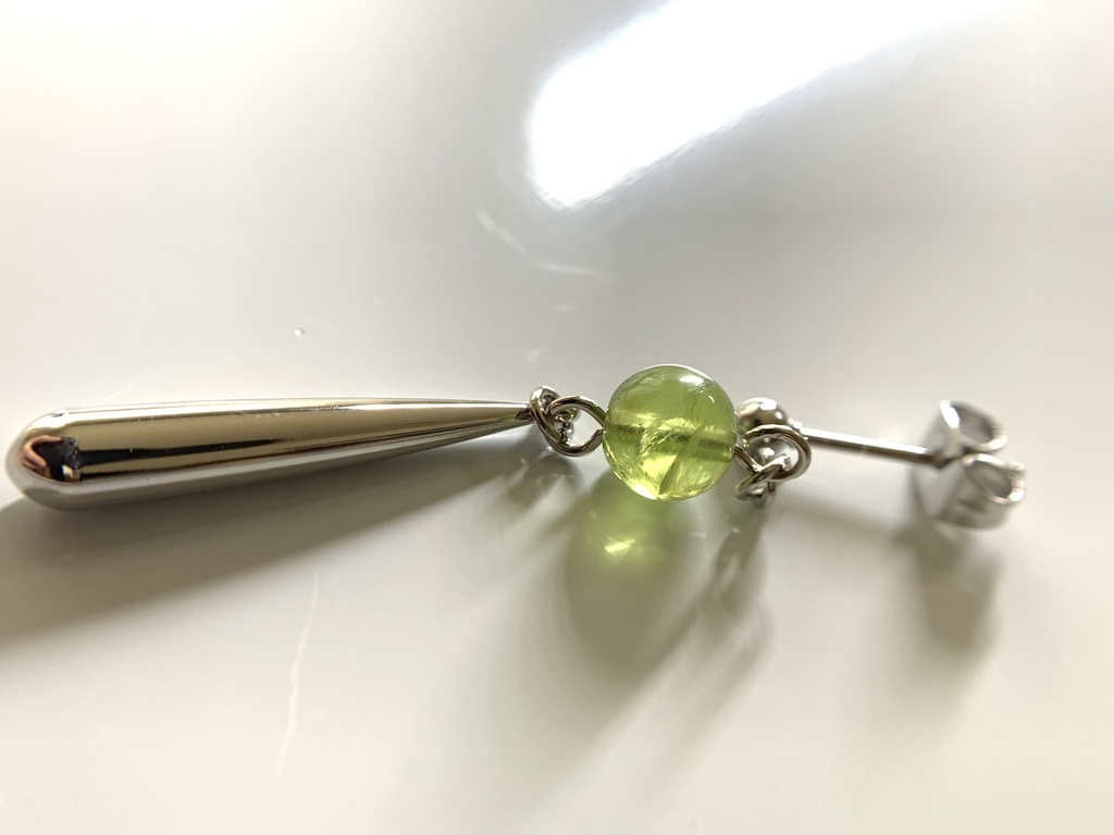 【再販】【1個売り】ペリドットとドロップのピアス