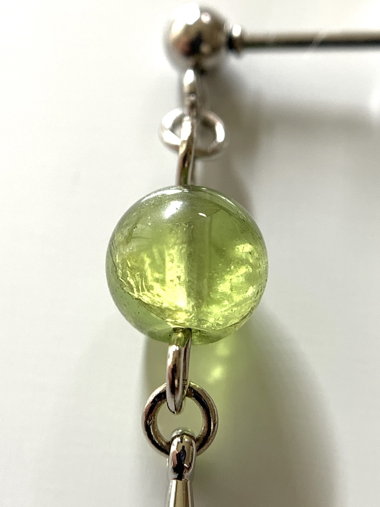 【再販】【1個売り】ペリドットとドロップのピアス