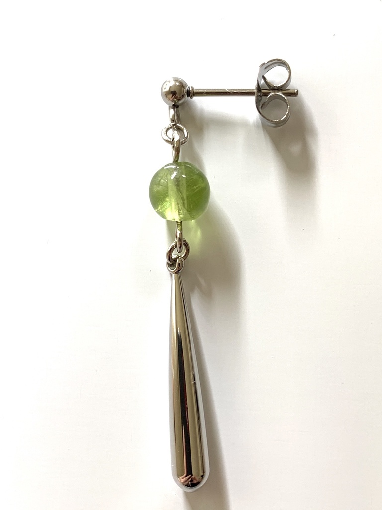 【再販】【1個売り】ペリドットとドロップのピアス