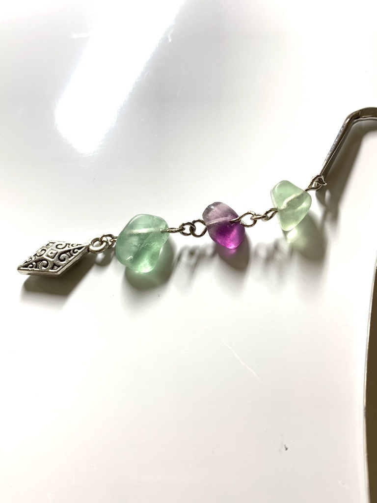 フローライトとボヘミアン風パーツのしおり